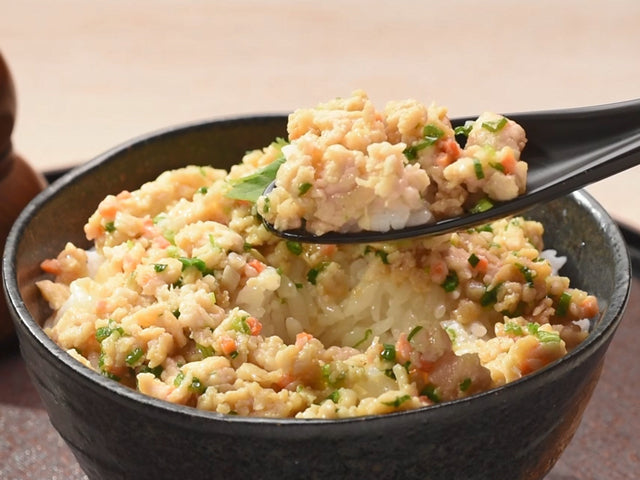 鶏そぼろ丼｜鶏だんごアレンジレシピ